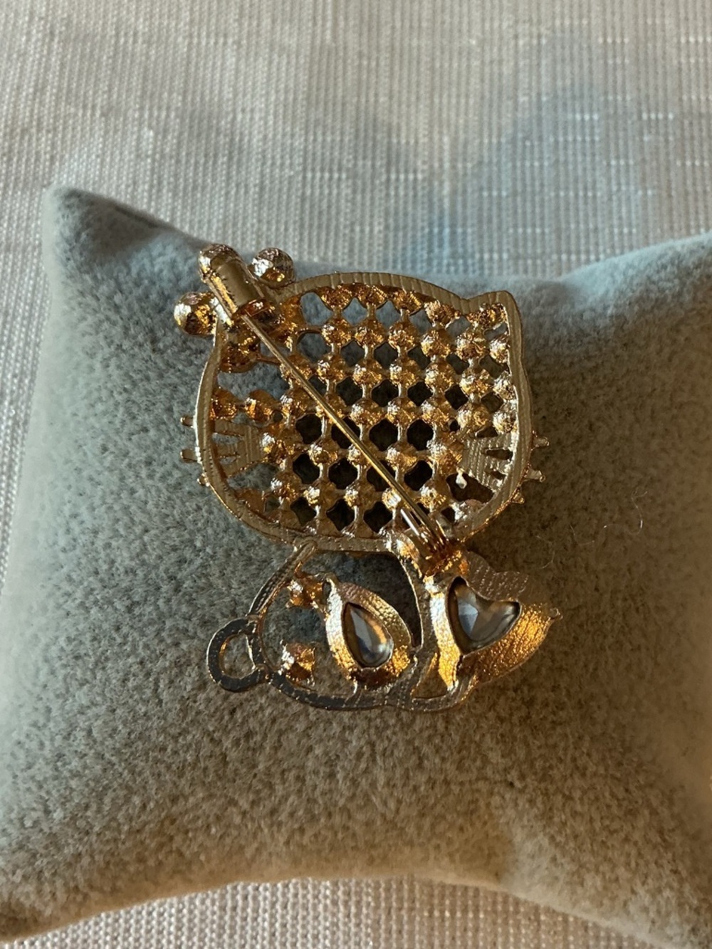 Hello Kitty Rhinestone Gold Tone Brooch - Picture 3 of 3